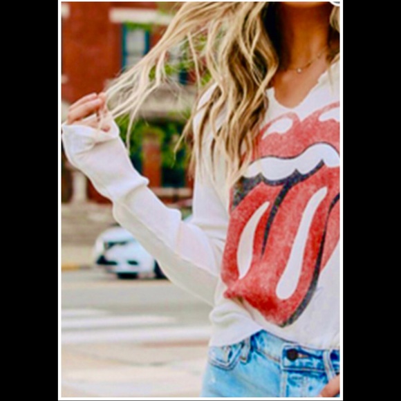 Sold Out ! New| Lip 👄 Tee, Long-Sleeve|SM - Picture 7 of 10